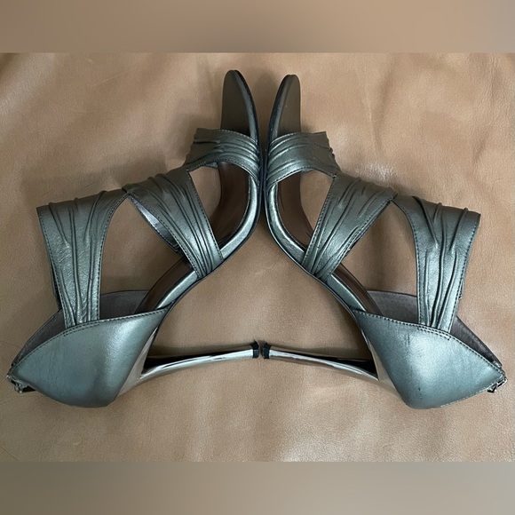 Guess Grey Shoes *Size: 6.5 M - Picture 3 of 13